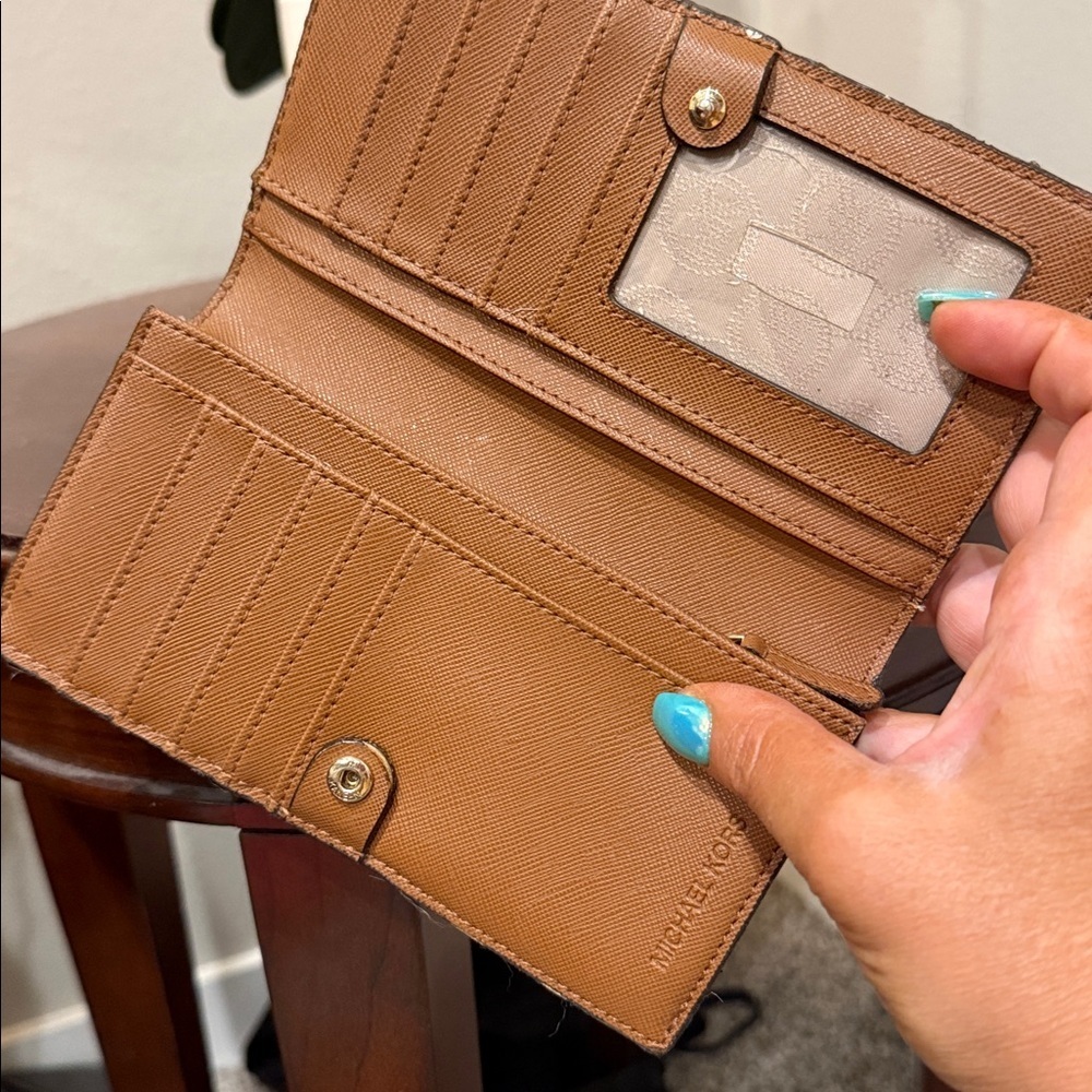 Elegant Michael Kors Cream Designer Women's Wallet Leather Bifold MK clutch - Picture 6 of 8